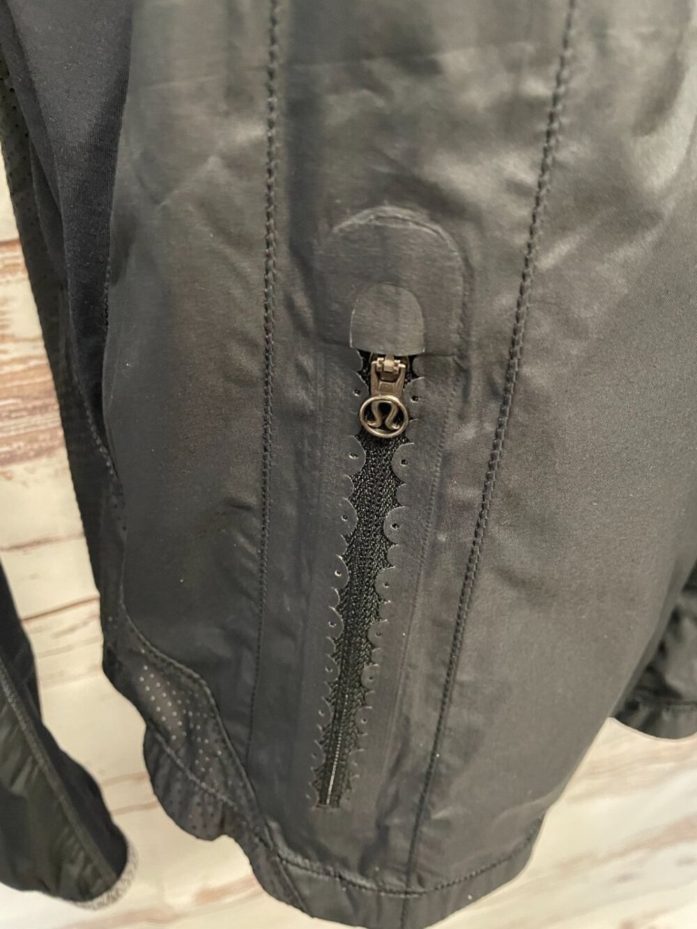 lululemon run: essentials jacket - Picture 5 of 7